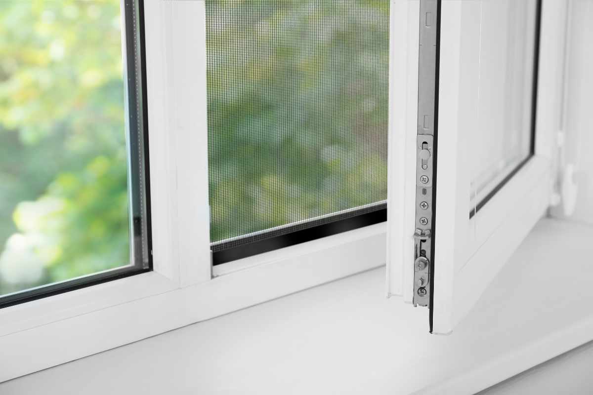 Schellenberg Pop-Up Fliegengitter 100x120 cm am Fenster